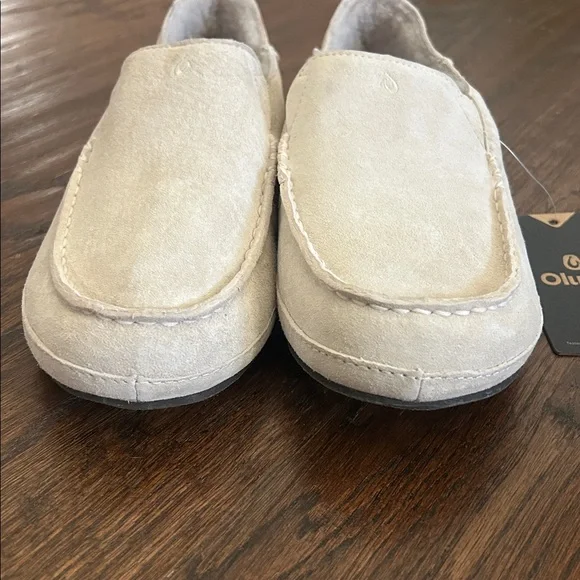 OluKai NOHEA Slipper Women’s size 11
Men’s Size 9.5
Bone/Bone - Picture 2 of 9